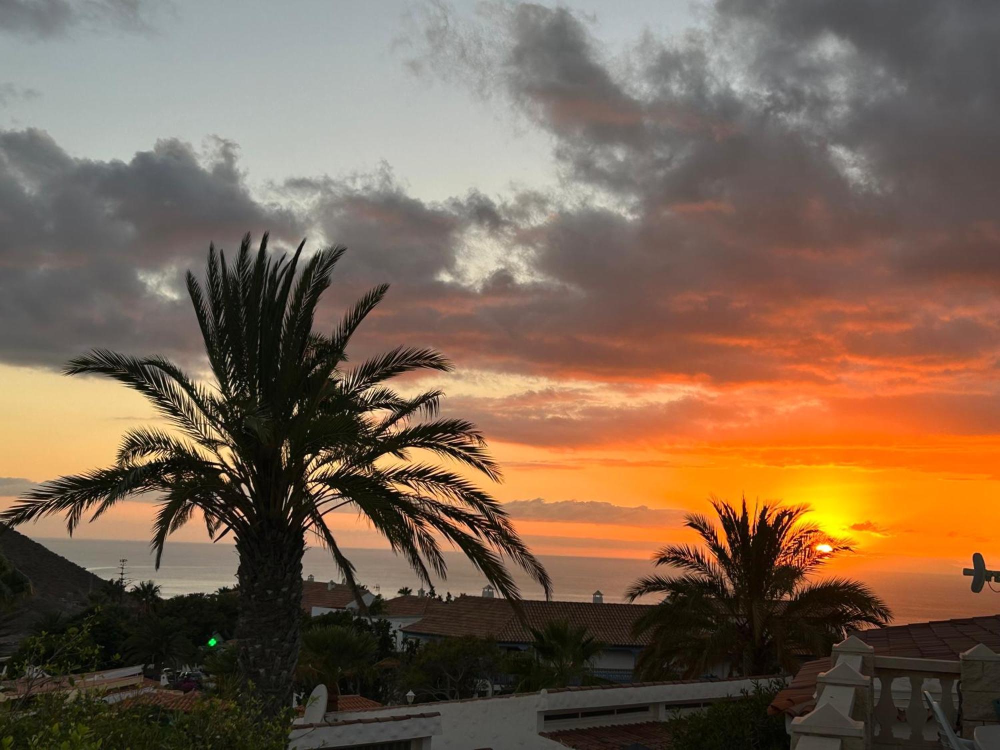 Villa Azure Horizon And Breeze - Panoramic Ocean View And Heated Pool Chayofa エクステリア 写真