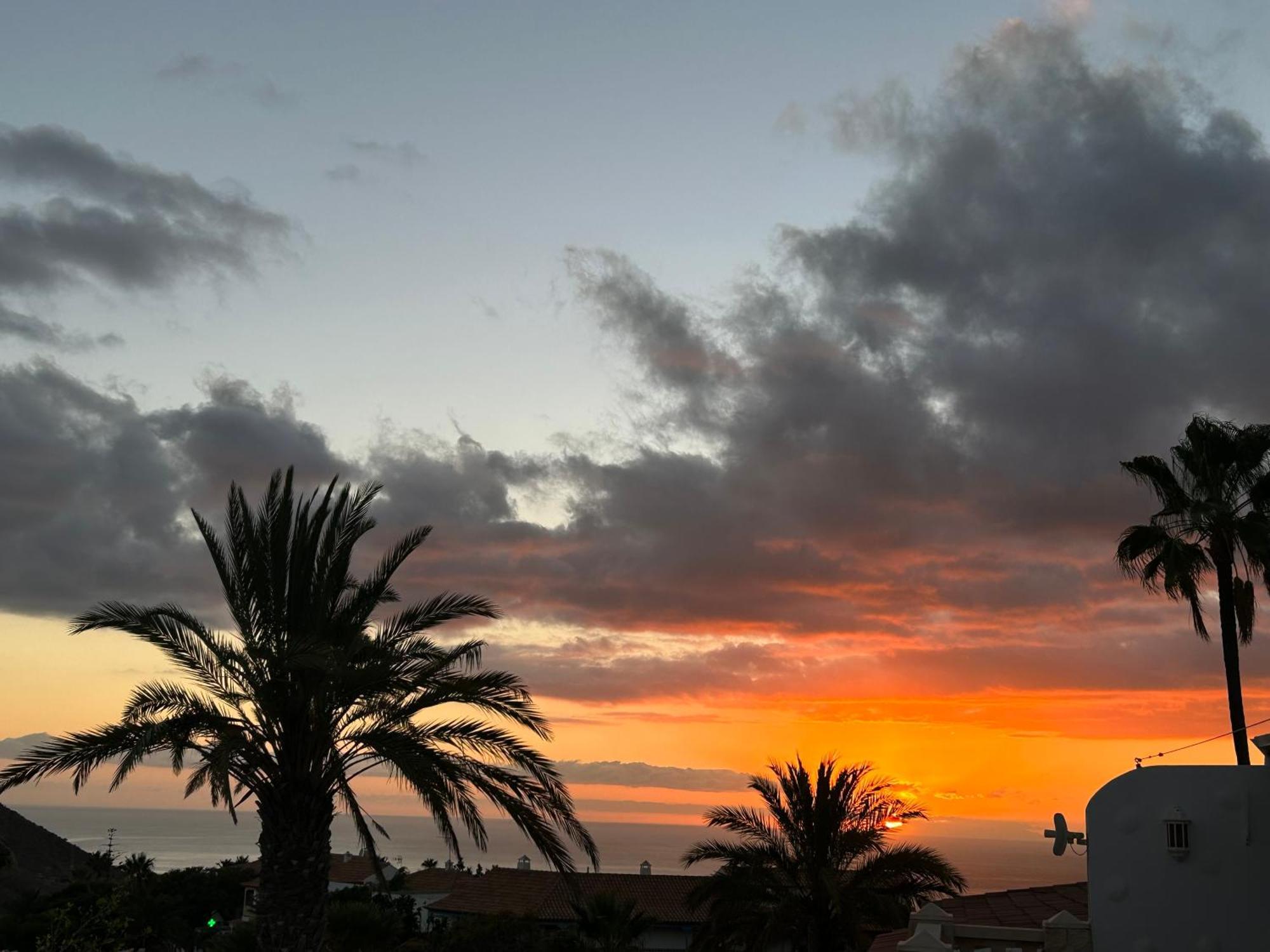 Villa Azure Horizon And Breeze - Panoramic Ocean View And Heated Pool Chayofa エクステリア 写真